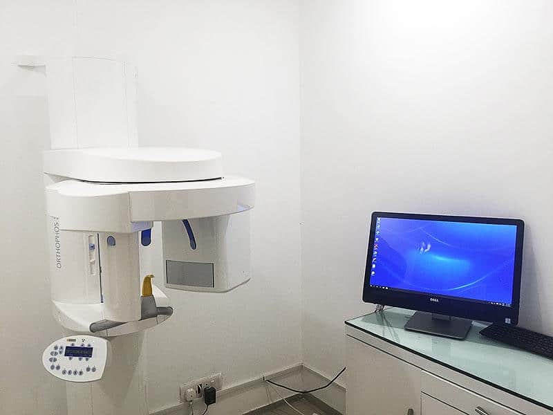 Digital dental X-ray machine at Ludhiana Dental Centre.