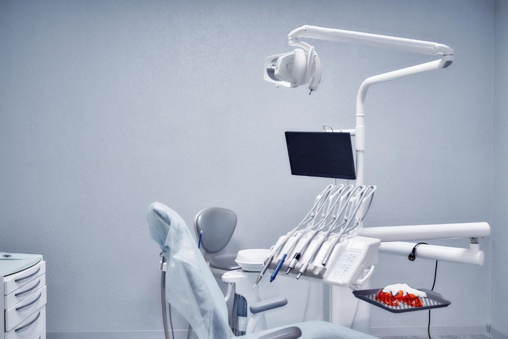 Modern dental treatment room at Ludhiana Dental Centre with advanced equipment and clean environment.