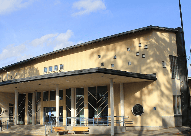 LVI-Suunnittelu Centerin moderni rakennus ulkoa, referenssikohde.