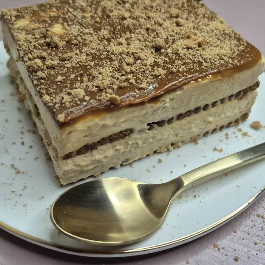 Caramel Biscuit Cake (Easy No-Bake Recipe)