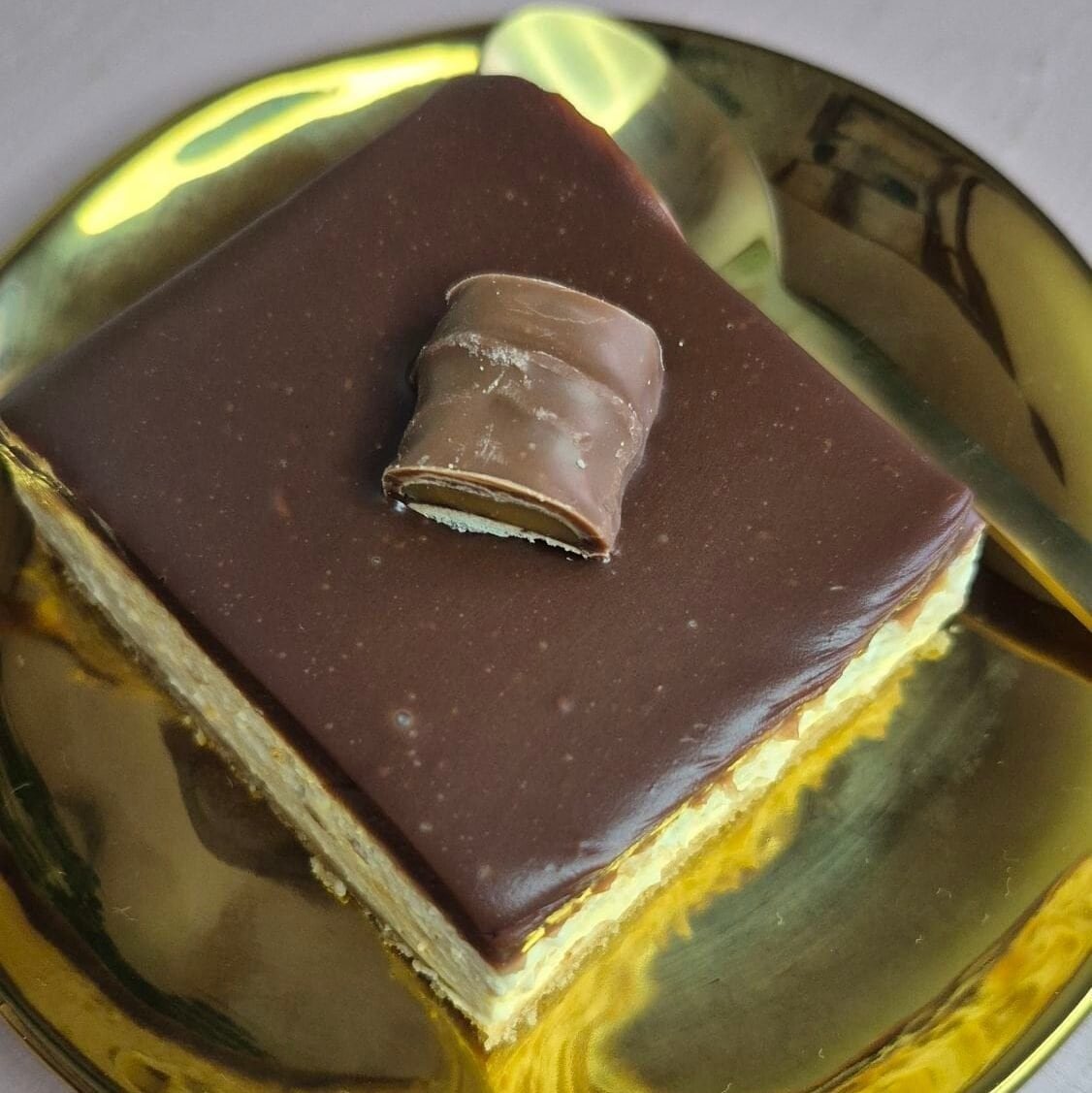 Twix Cheesecake Chocolate Bars (No-Bake)