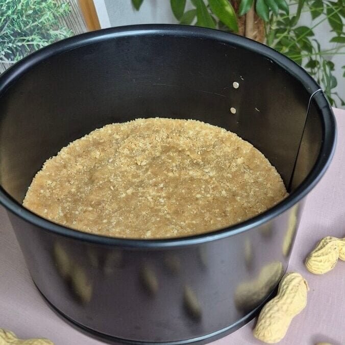 Creamy, crunchy biscuit crust for quick desserts. Perfect base for cheesecake and more.