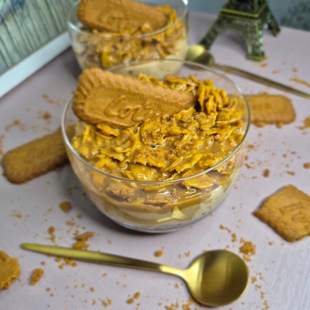 Crunchy Lotus Biscoff dessert in a glass topped with Lotus biscuit and crispy Biscoff cornflake layer