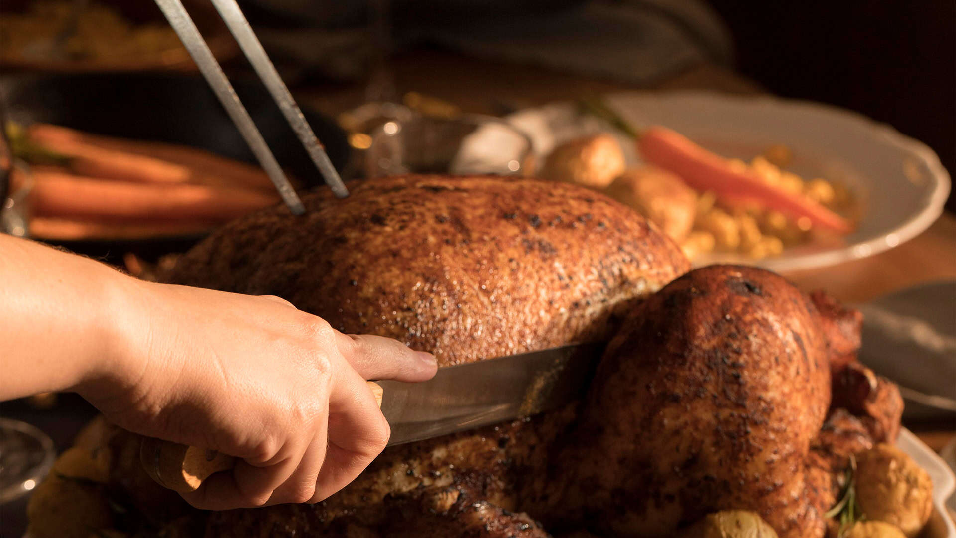 MC-Hot-Tips-for-Thanksgiving-How-to-Use-Your-Cooler-to-Keep-your-Food-Warm-and-Delicious-on-the-Go