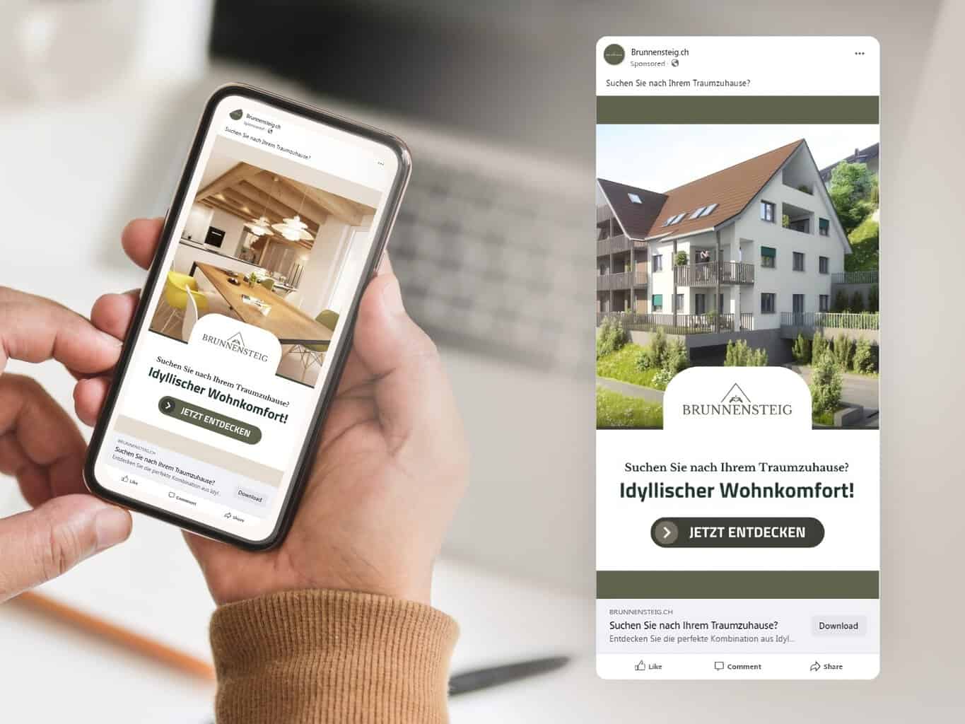Eine Person hält ein Smartphone mit einer Anzeige einer Immobilien-Marketing-Agentur in der Hand. Sie präsentiert eine idyllische Wohnimmobilie mit modernen Innen- und Aussenansichten. Auf dem Bildschirm daneben sind das gleiche Bild und der gleiche Text auf Deutsch zu sehen.