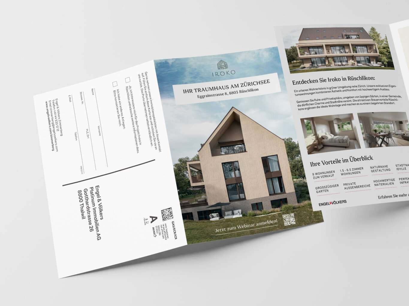 Dreifach gefaltete Broschüre einer führenden Immobilien-Marketingagentur, die ein modernes Wohngebäude präsentiert. Enthält beeindruckende Bilder der Aussen- und Innenräume sowie eine Karte. Der Text ist auf Deutsch und enthält detaillierte Merkmale und Kontaktinformationen für potenzielle Käufer.