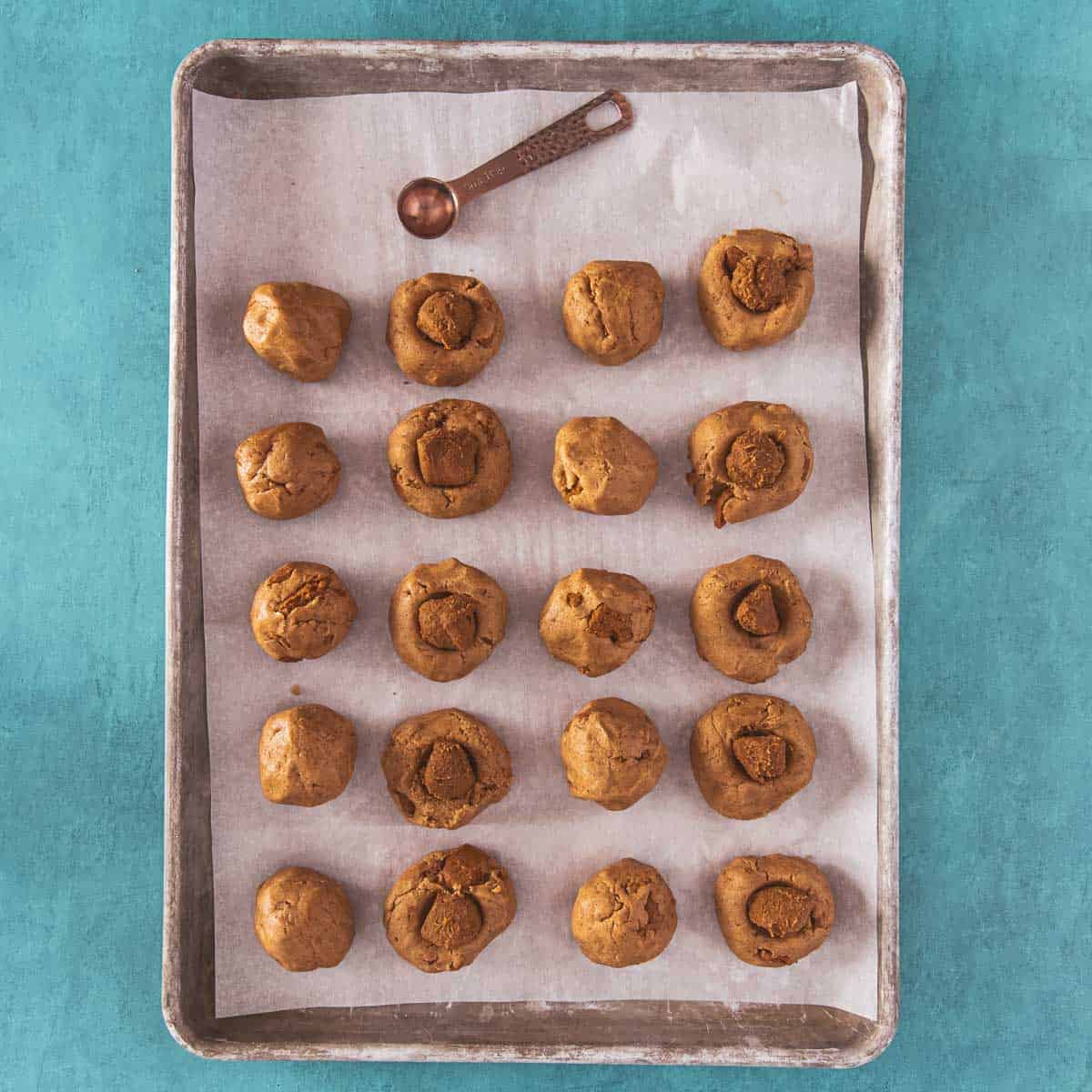 Biscoff-filled dough balls ready to bake.
