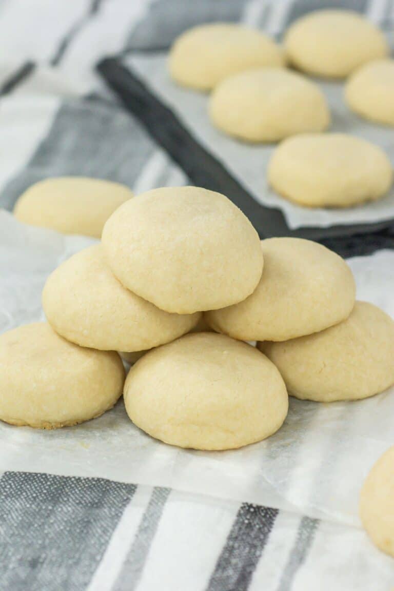 A lot of meltaway cookies on one plate.