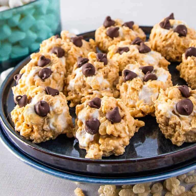 avalanche cookies on a plate