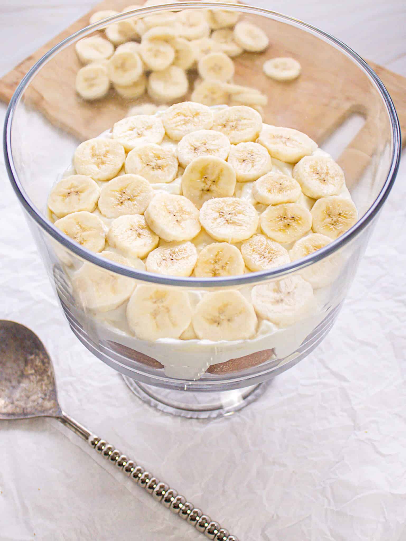 Sliced bananas arranged on top of pudding.