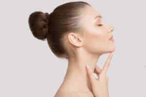 Procedimiento de aumento de mentón en Albania para mejora estética y armonía facial.