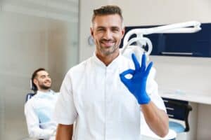 Zdjęcie ilustrujące niedrogiego i niezawodnego dentystę w Albanii
