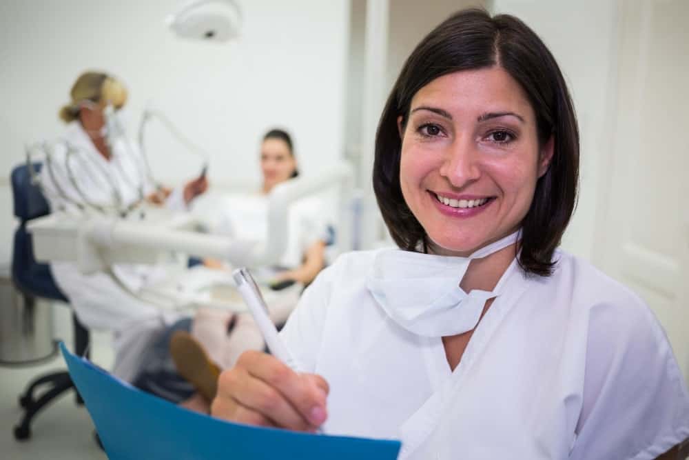 Image illustrating a professional dentist in Albania