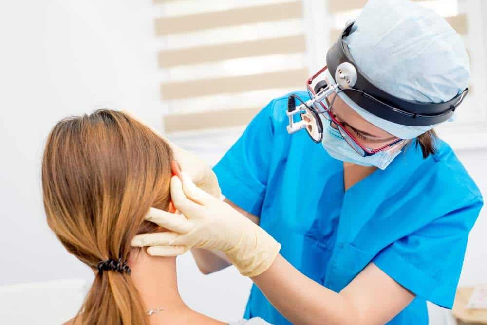 Consulenza per la chirurgia dell'orecchio in Albania per pazienti di turismo medico.