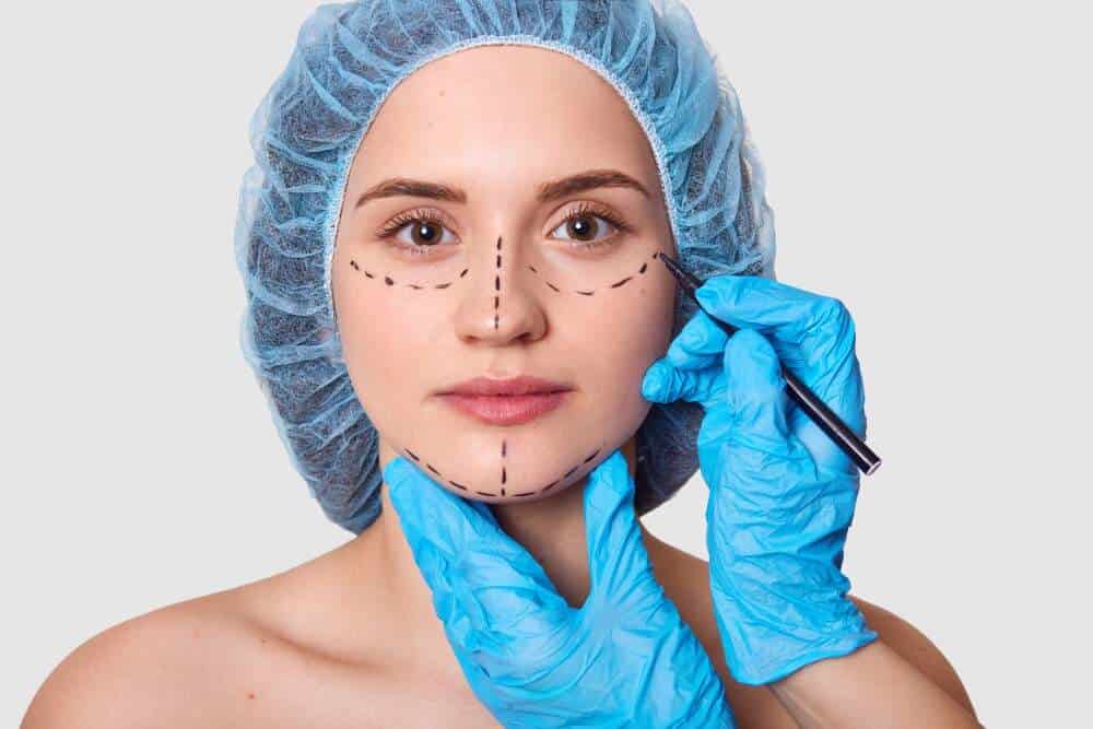 Image illustrating a facelift consultation