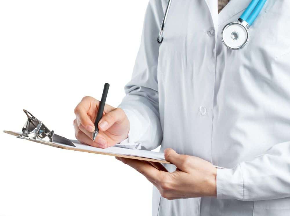 Consulta con cirujano plástico para una cirugía estética segura en Albania.