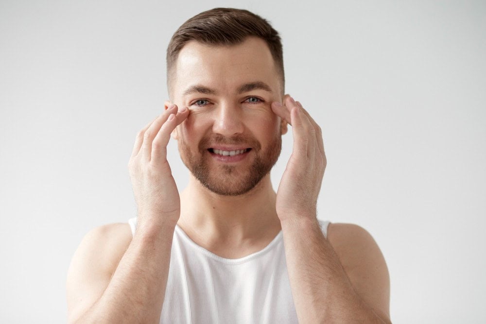 Facelift-opties voor mannen in de veertig voor een jeugdige uitstraling en gezichtsverjonging.