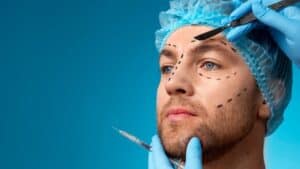 Cirugía estética asequible en Albania, lifting facial para hombres