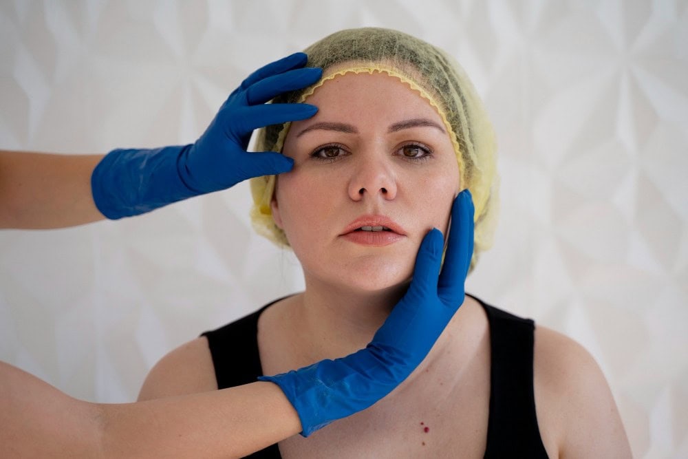 Rajeunissement facial amélioré avec des traitements complémentaires en Albanie.