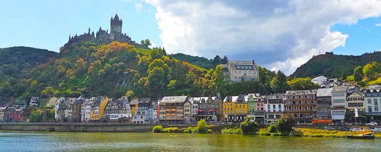 The Best Fairytale Castles in Germany Road Trip (7-10 Days) 41 Fairytale castles of Germany road trip itinerary - The ultimate 7-day southern Germany road trip with MAP & INFO for the south of Germany self-drive tour.
