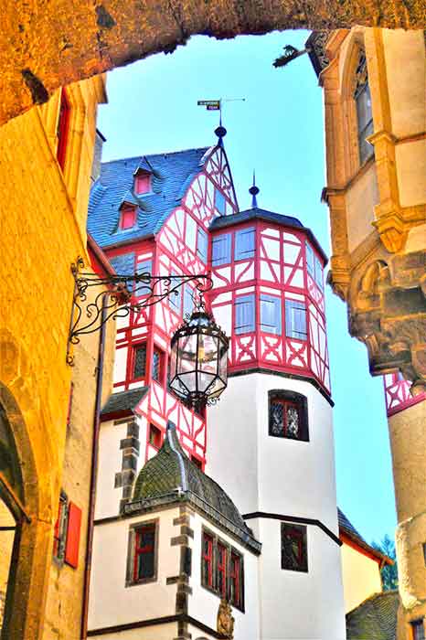 The Best Fairytale Castles in Germany Road Trip (7-10 Days) 40 Fairytale castles of Germany road trip itinerary - The ultimate 7-day southern Germany road trip with MAP & INFO for the south of Germany self-drive tour.