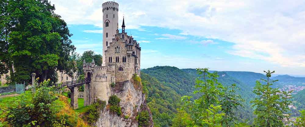 The Best Fairytale Castles in Germany Road Trip (7-10 Days) 15 Fairytale castles of Germany road trip itinerary - The ultimate 7-day southern Germany road trip with MAP & INFO for the south of Germany self-drive tour.