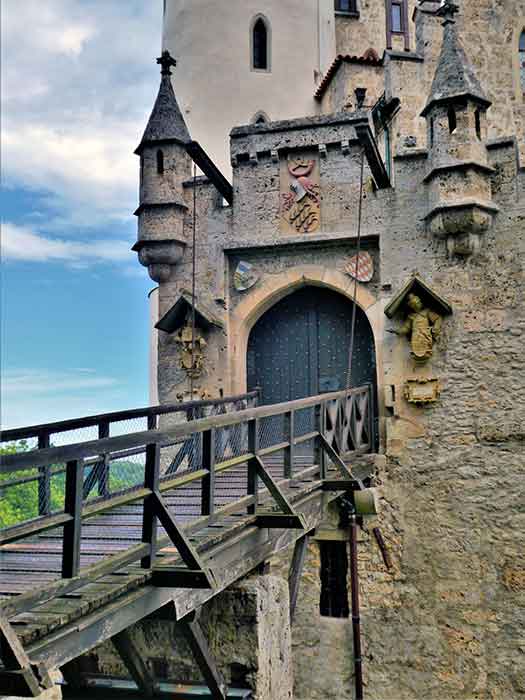 The Best Fairytale Castles in Germany Road Trip (7-10 Days) 17 Fairytale castles of Germany road trip itinerary - The ultimate 7-day southern Germany road trip with MAP & INFO for the south of Germany self-drive tour.