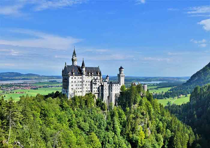 The Best Fairytale Castles in Germany Road Trip (7-10 Days) 7 Fairytale castles of Germany road trip itinerary - The ultimate 7-day southern Germany road trip with MAP & INFO for the south of Germany self-drive tour.