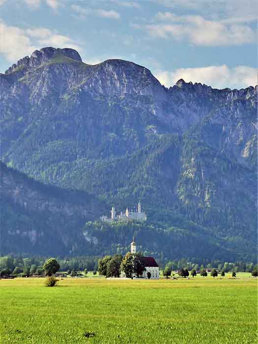 The Best Fairytale Castles in Germany Road Trip (7-10 Days) 8 Fairytale castles of Germany road trip itinerary - The ultimate 7-day southern Germany road trip with MAP & INFO for the south of Germany self-drive tour.