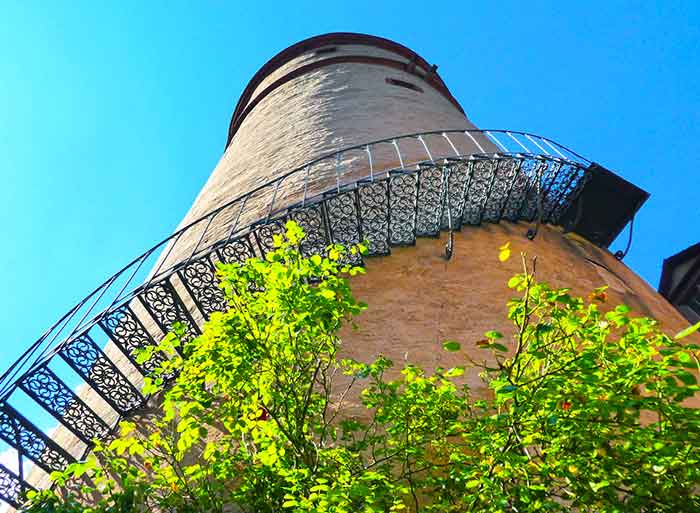 The Best Fairytale Castles in Germany Road Trip (7-10 Days) 4 Fairytale castles of Germany road trip itinerary - The ultimate 7-day southern Germany road trip with MAP & INFO for the south of Germany self-drive tour.