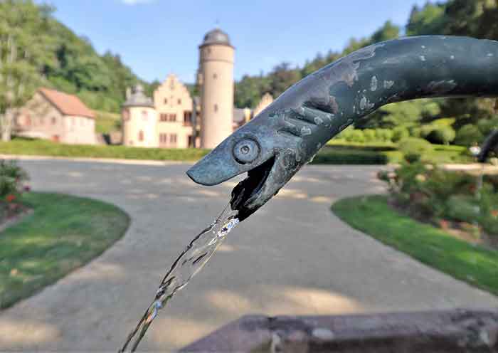 The Best Fairytale Castles in Germany Road Trip (7-10 Days) 5 Fairytale castles of Germany road trip itinerary - The ultimate 7-day southern Germany road trip with MAP & INFO for the south of Germany self-drive tour.