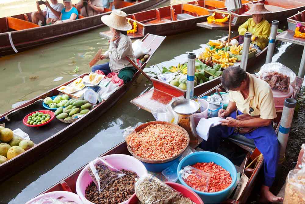 Best Bangkok Itinerary: 4 Days Guide to Thailand's Capital 16 Damnoen Saduak Floating Market in Thailand