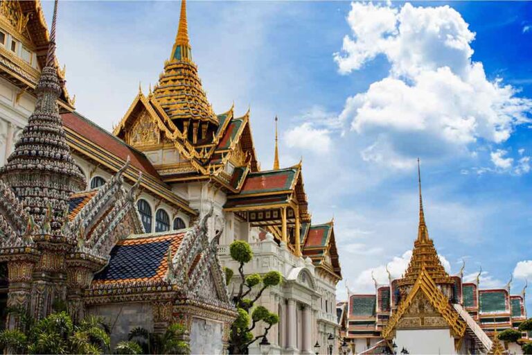 Best Bangkok Itinerary: 4 Days Guide to Thailand's Capital 4 The ornate roofs of the grand plalace in bangkok.