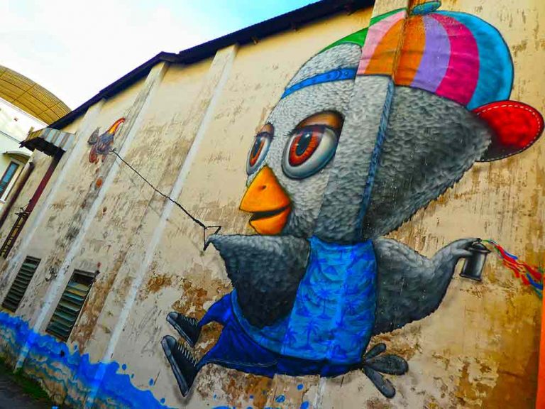 This gigantic piece of street art spans around the corner and onto a different building - created by Mue Bon, it features his signature bird design and a turtle laying eggs. Found at Phang Nga Road.