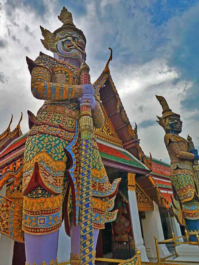 Best Bangkok Itinerary: 4 Days Guide to Thailand's Capital 5 The giant Yakshas guarding the entrance to Wat Phra Kaew. The perfect 4 day Bangkok itinerary featuring all the best temples, floating markets, museums, sky bars and more. Find about making the most of your time in the ‘Land of Smiles’ along with all the top things to see and do to for the perfect 4 days in Bangkok. The only 4 days in Bangkok guide you’ll need. #SouthEastAsia #Thailand #Bangkok