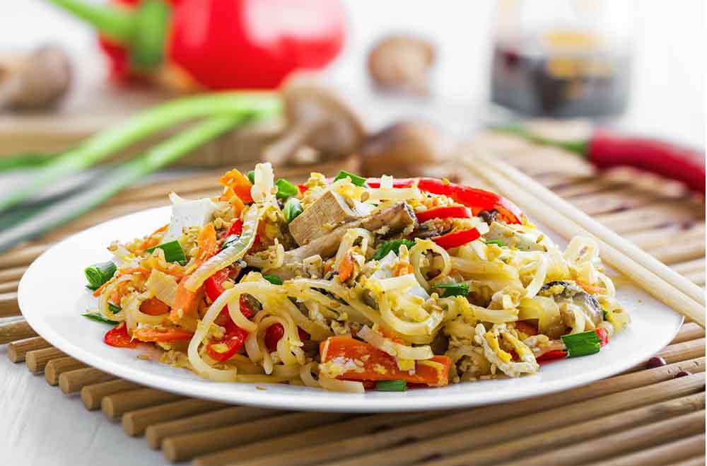 A plate of pad thai 