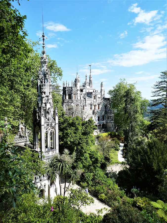 Your complete 2 days Lisbon guide includes all the highlights of the Portuguese capital. This guide will give you the perfect 2 days in Lisbon on a short city break. The best things to see in Lisbon and the best things to do in Lisbon. #Portugal #Lisbon #CityBreak