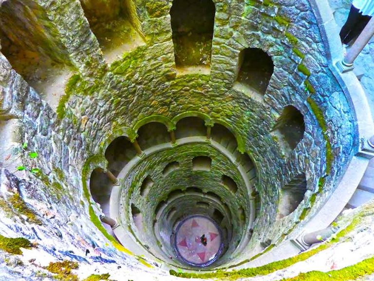 Your complete 2 days Lisbon guide includes all the highlights of the Portuguese capital. This guide will give you the perfect 2 days in Lisbon on a short city break. The best things to see in Lisbon and the best things to do in Lisbon. #Portugal #Lisbon #CityBreak