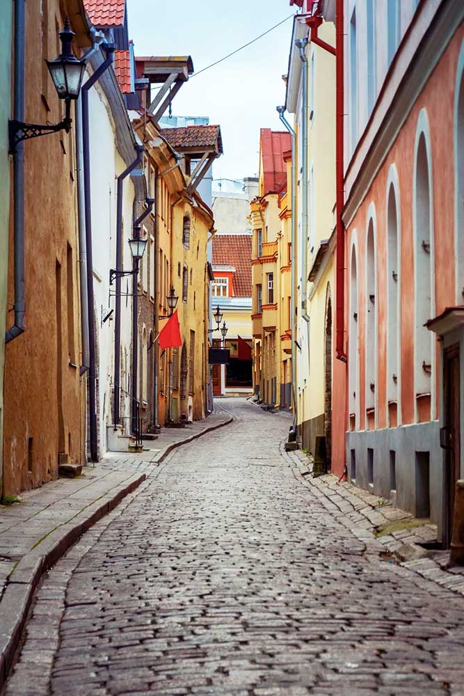 Best Riga 3 Days Itinerary: Exploring ‘Paris of the North’ 7 Narrow cobble stoned street in RIga