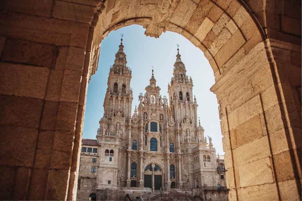 Check out this list of incredible landmarks in Spain, how many will you be including on your Spanish Bucket List? Includes a FREE downloadble checklist