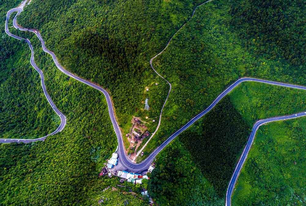 Driving The Hai Van Pass in Vietnam 2