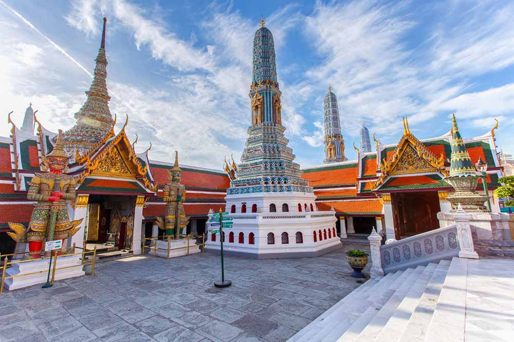 Best Bangkok Itinerary: 4 Days Guide to Thailand's Capital 1 The temple of Wat Phra Kaew is a must during your Bangkok itinerary 4 days trip.