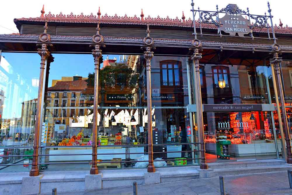 Mercado de San Miguel, a shop that offers variety of goods, fruits and vegetables