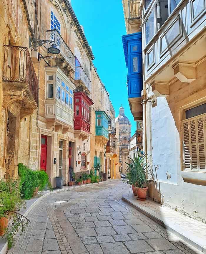 One Week in Malta: The Best 7 Days in Malta Itinerary 8 Vibrant colorful window at the street of District of Birgu, Three Cities