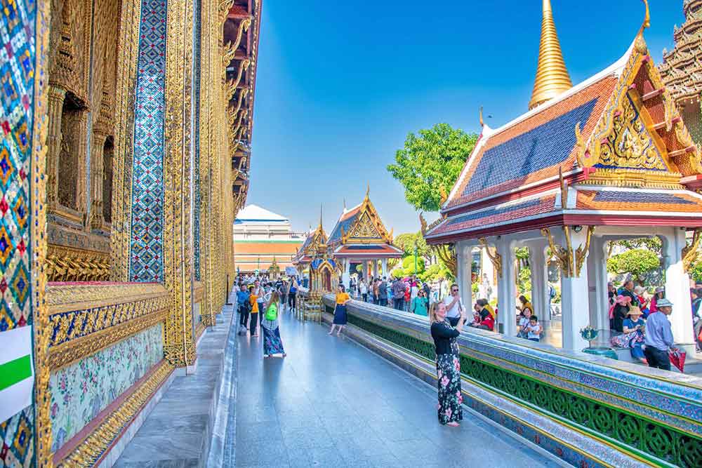 What to Wear in Thailand Temples: Thailand Temple Dress Code 1