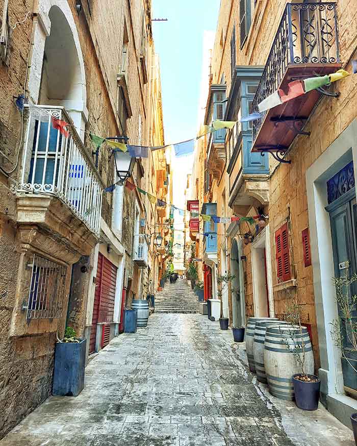 One Week in Malta: The Best 7 Days in Malta Itinerary 5 The narrow streets of Valletta showcase buildings in a brown hue with balconies