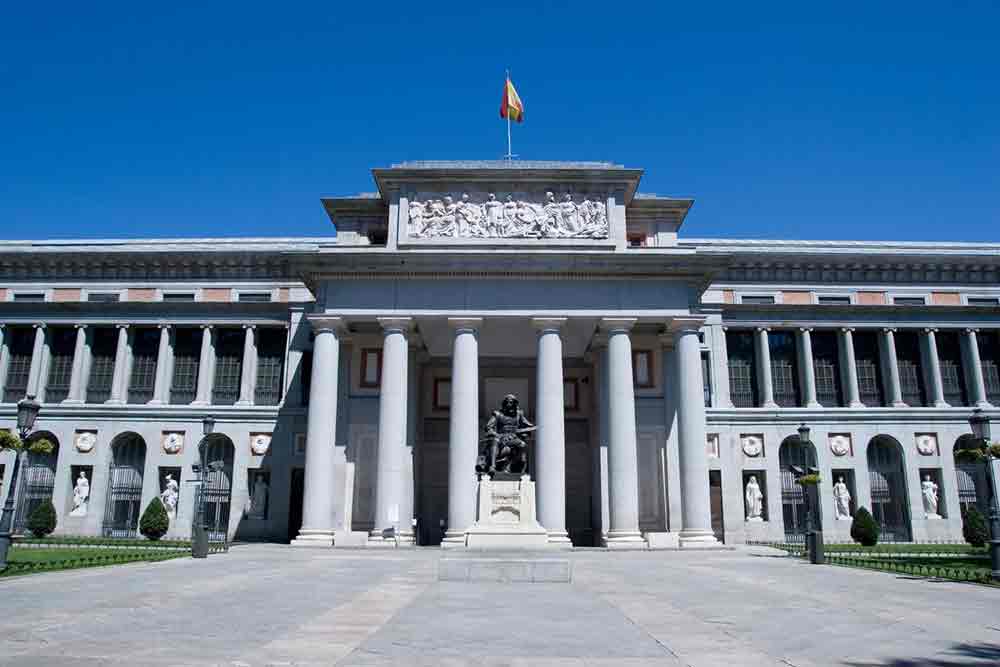 The grand entrance of the Prado Museum, a cultural heavyweight regularly featured in guides to Madrid’s top art experiences.