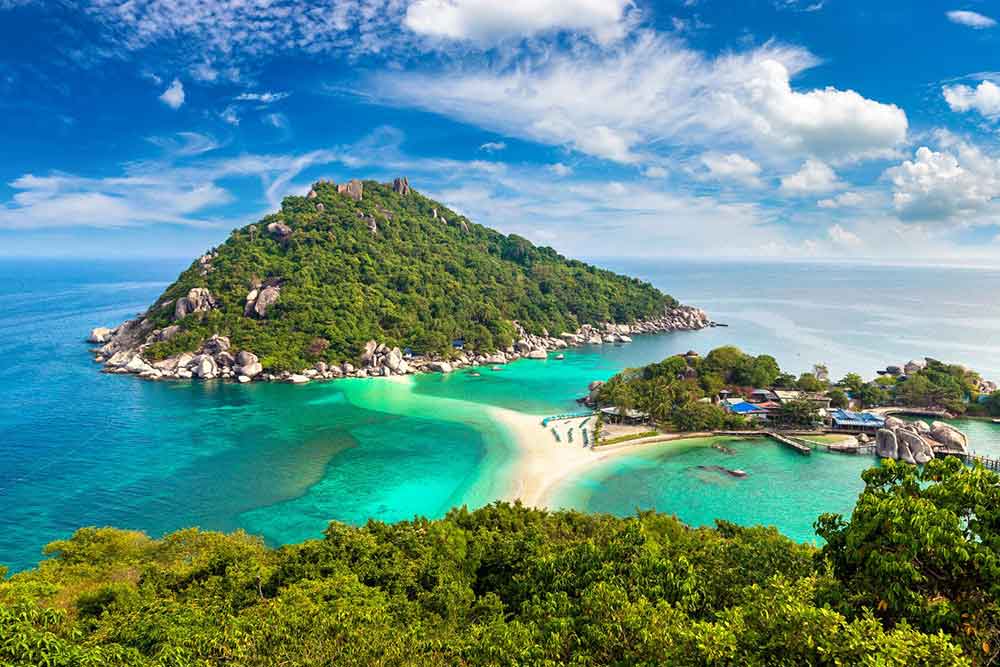 How to Spend a Month in Thailand: Best 1 Month in Thailand Itinerary 27 View of the beautiful islands in Koh Tao with the clear sea water and trees