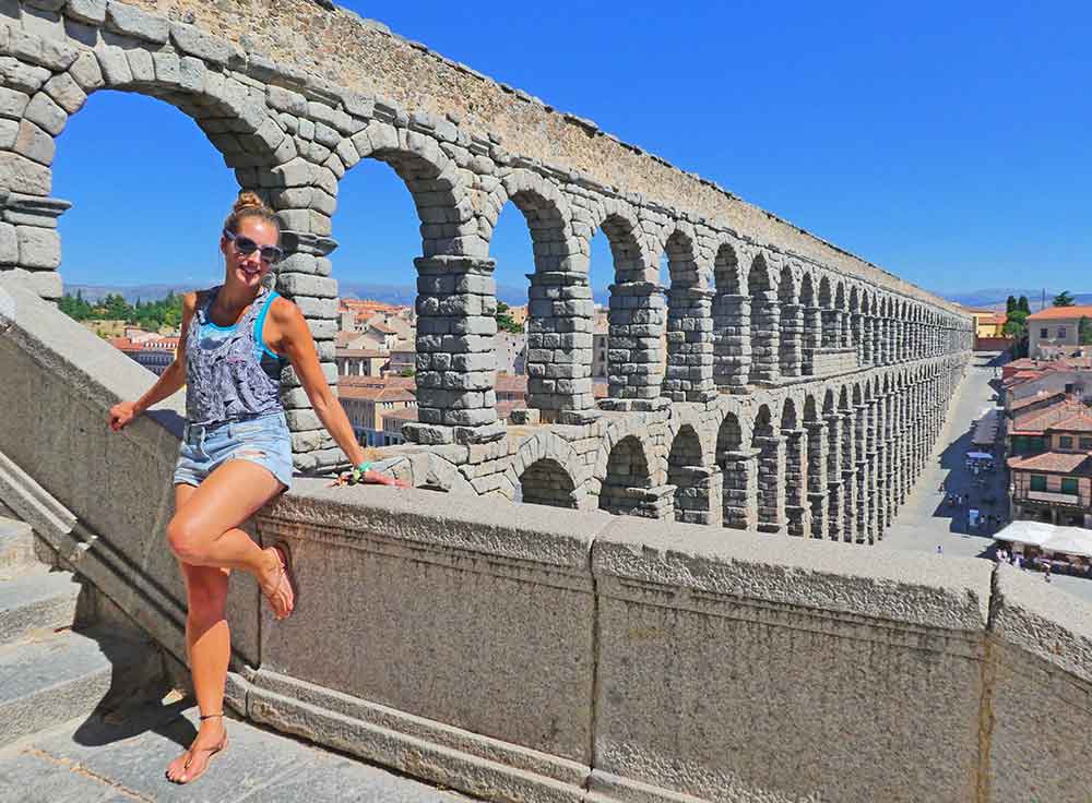 Traveller (me) posing by the Roman aqueduct in Segovia, one of the best-preserved ancient structures in Spain and a UNESCO World Heritage Site.