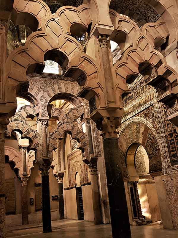 Some of the arches inside the Mezquita, these are a mix between smooth arches, and decorative arches. They feature the different colour blocks in shade of red adn cream stone. 